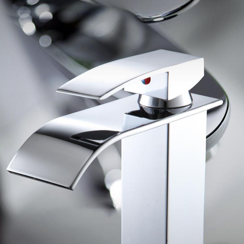 Torneira de Bancada para Banheiro e Lavabo Bica Alta Cascata